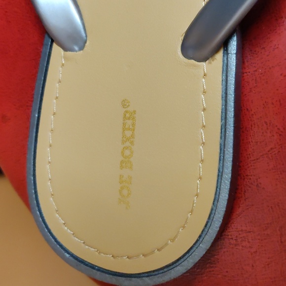 Silver/Gray Joe Boxer Thong Sandals Adorned with a Rhinestone Starfish - Picture 3 of 5